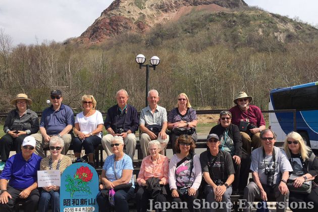 Group shore excursions in Japan