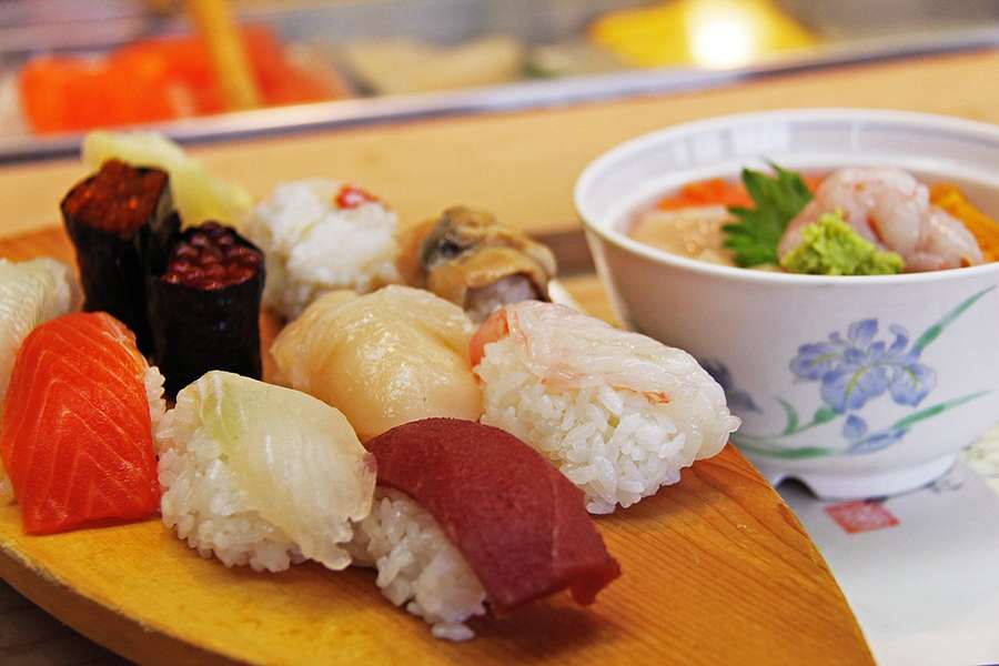 Sushi and Sashimi - Shore excursions Japan